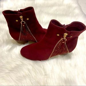 Forever 21 Burgundy Stylish Gold studded boots size 7.5